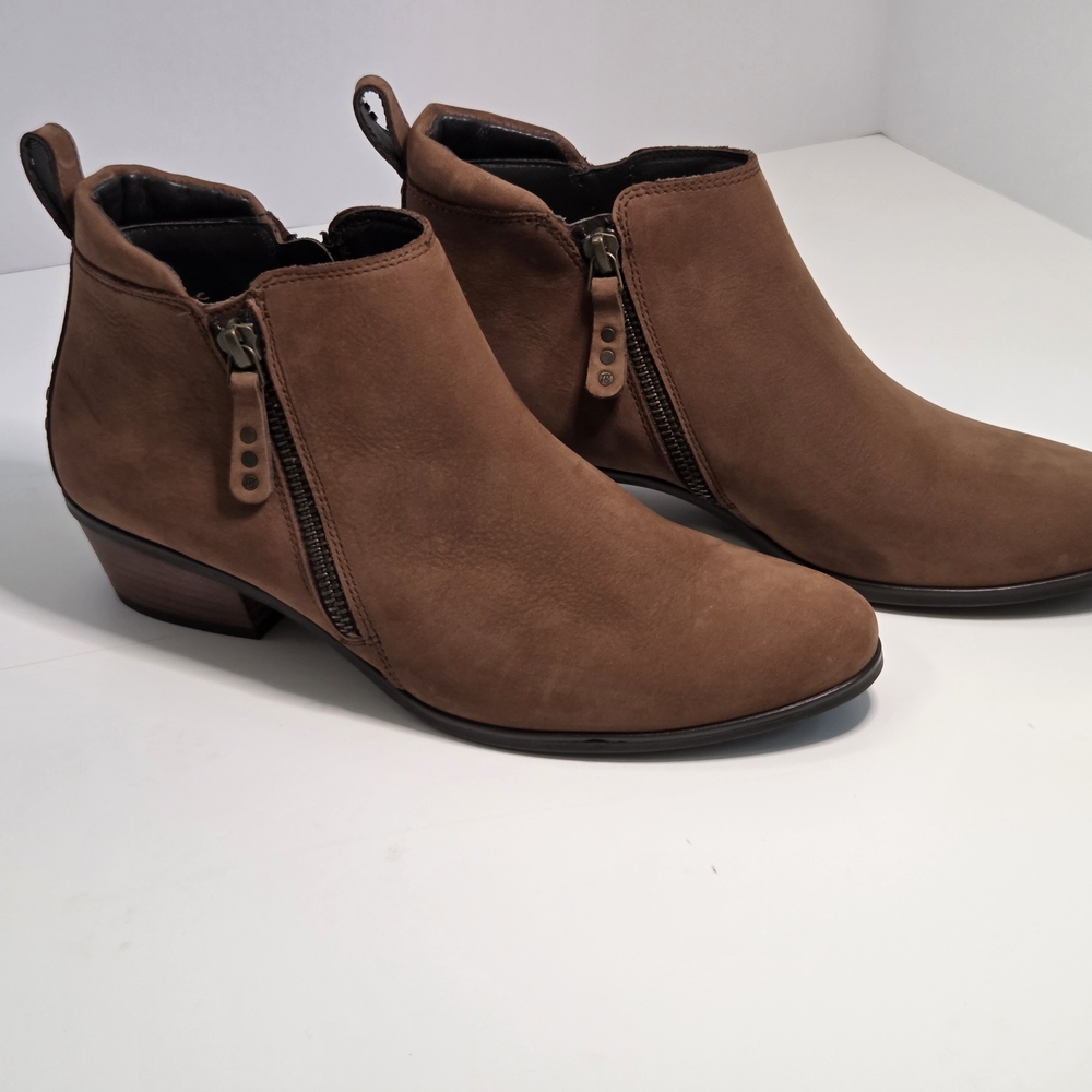 Paul Green Nu Buck Brown Suede Ankle Boots  With Nail Head & Zipper Details Sz 8 - Picture 9 of 10